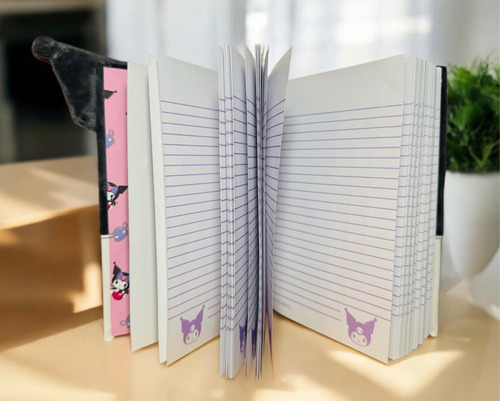 Cuaderno Mediano Peluche Con Bolsillo Estampas Hello Kuromi Color Negro
