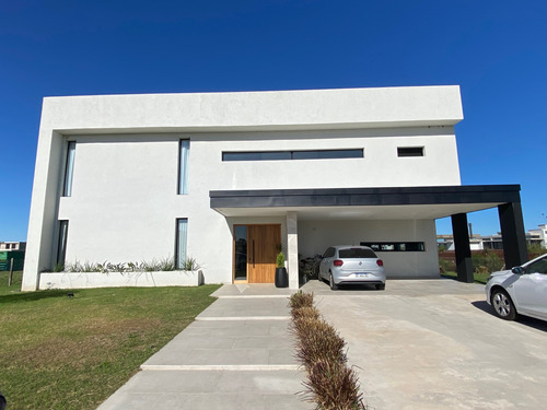 Casa En Venta En Barrio De Magallanes, Pueblos Del Plata