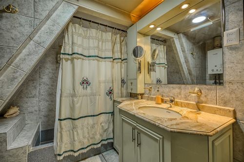 Casa En Venta De 5 Dorm. En Lo Barnechea