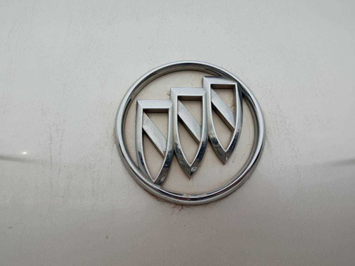 Emblema De La Cajuela De Buick Verano 2014 (usado Original)