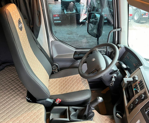 Imagem 11 de 16 de Volvo Vm 270 6x2 2015