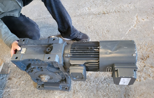 Motoredutor 1:80 Bonfiglioli W 110 U 80 P80 B14 B3 Passante (Usado)