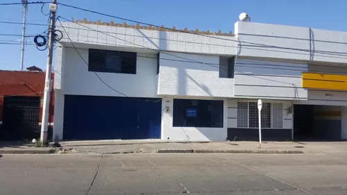 Bodega Con Mezzanini, Patio Y Dos Baños