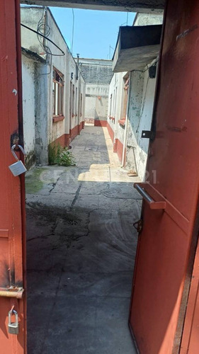 10 Metros De Frente Y A Dos Calles De La Tapo