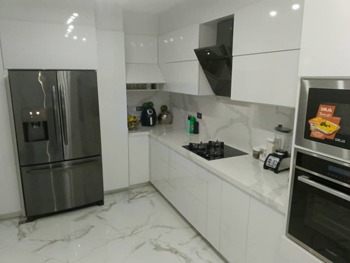 C-7730 Se Vende Apartamento En Las Chimeneas Res. Escalar Moderno Y Equipado 