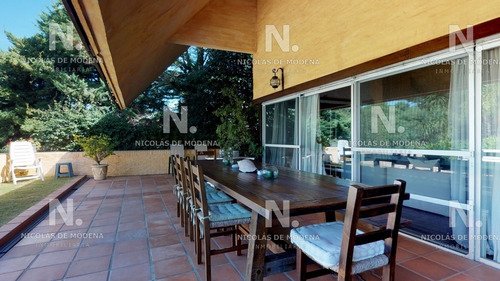 Venta De Casa 7 Dormitorios En Barrio Golf- Ref: 664