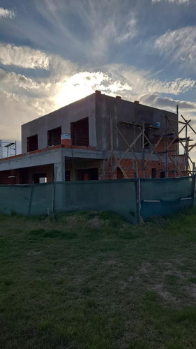 Casa En Venta - 5 Dormitorios 4 Baños - 1.360mts2 - La Plata