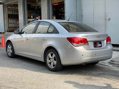 Imagen 3 de 12 de Chevrolet Cruze Sedan