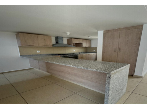 Casa En Fraccionamiento Lomas De La Plata 2, Pachuca Hidalgo, 3 Habitaciones, Terraza, Áreas Verdes, Acceso Controlado.