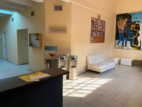 Imagen 2 de 10 de Local Showroom - Barracas