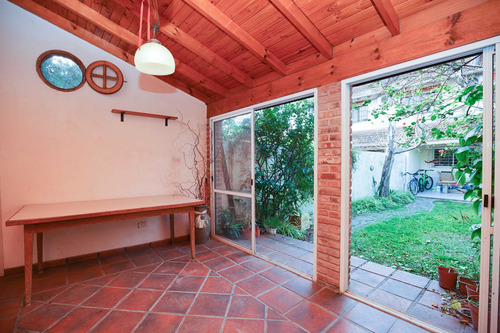 Venta | Amplio Duplex De 3 Dormitorios Playroom. Jardín Propio.