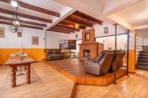Casa Noviembre! Bienvenidos A Su Nuevo Hogar! Esta Hermosa Casa De 4 Habitaciones 6 Baños, Terraza Con Sauna, Chimenea, Jardin Interior, Cuarto De Juegos Y Lavanderia. Que Combina Confort Y Estilo