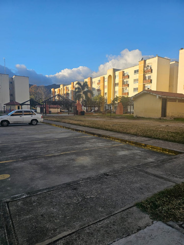 Apartamento En Venta En San Diego. Res. Valles Del Nogal