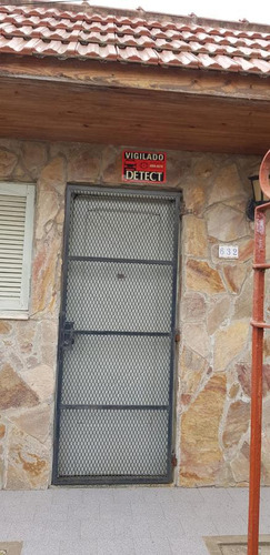 Casa En Venta - 2 Dormitorios 1 Baño - Cochera - 311,6mts2 - Ensenada