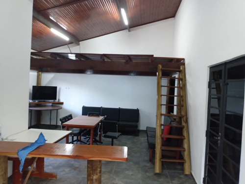 Imagem 18 de 19 de Chácara 300m2, Casa 80m2, 1 Dormitório, 1 Banheiro, 1 Vaga De Garagem, Ótima Localização, Rica Em Água Com Rio No Fundo, Churrasqueira E Fogão A Lenha - Ch00286 - 71019215