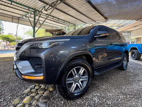 Toyota Fortuner 2.4 Diésel Sr 4X2