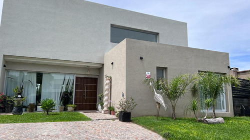 Casa En Venta En Santa Guadalupe, Pilar Del Este