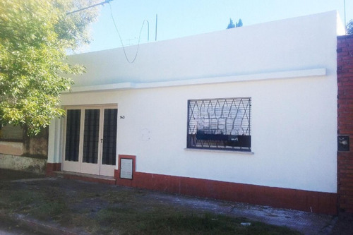 Casa En Venta - 2 Dormitorios 1 Baño - Pergamino