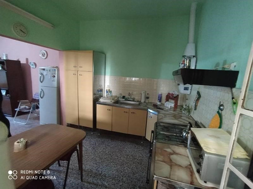 Propiedad En Block - Local, 2 Ph De 3 Ambientes, Y Un Local Y Duplex Para Construir - Lanús Oeste