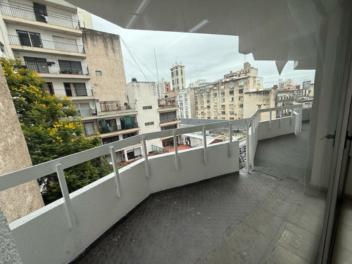 Oficina En Alqulier, Con Balcón Zona Centro