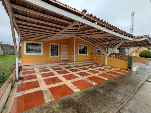 Milagros Inmuebles Casa Venta Barquisimeto Lara Zona Norte Yucatan Economica Residencial Economico  Rentahouse Codigo Referencia Inmobiliaria N° 24-8901