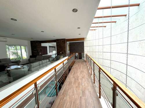 Residencia En Venta Con Alberca En Zapopan