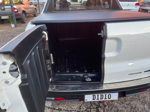 Fiat Toro 1.8 16v Freedom Flex 4x2 Aut. 4p