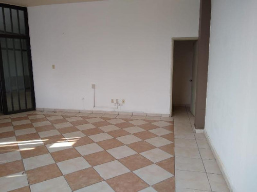 Se Renta Oficina Comercial En Col Las Reynas