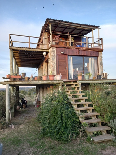 Casa De Piedra, 3 Plantas 2 Decks 3 Dormitorios, 2 Baños.