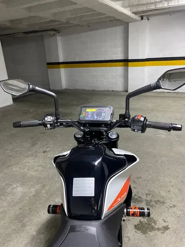 Duke 390 Ng Modelo 2023 Color Blanco Y Negro Llantas Nuevas