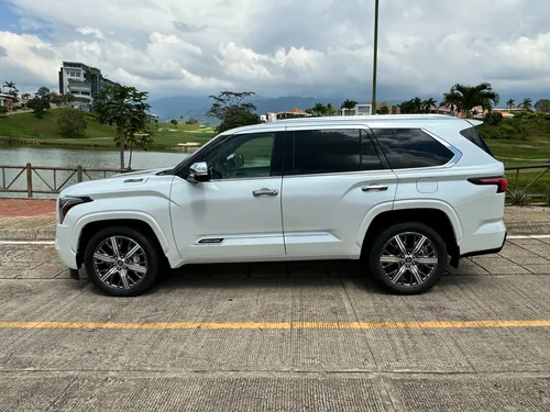 Toyota Sequoia CAPSTON 3.5 HIBRIDA