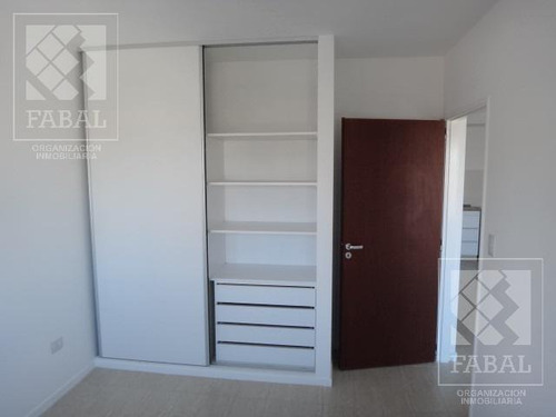 Imagen 8 de 11 de Oficina Alquiler Centro, 45 M2 Con 1 Privado, Cocina, Baño Y Balcón