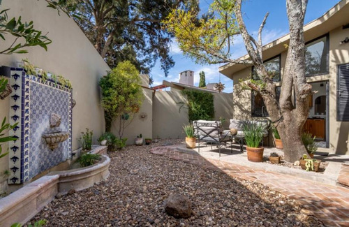 Single Level Charming Retreat