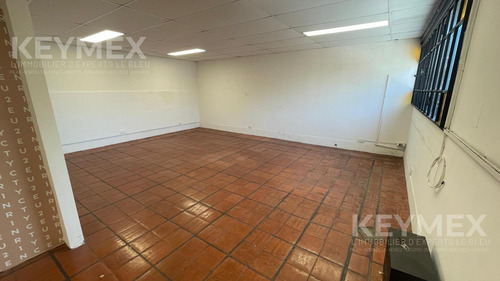 Alquiler Local Con Oficinas En San Isidro