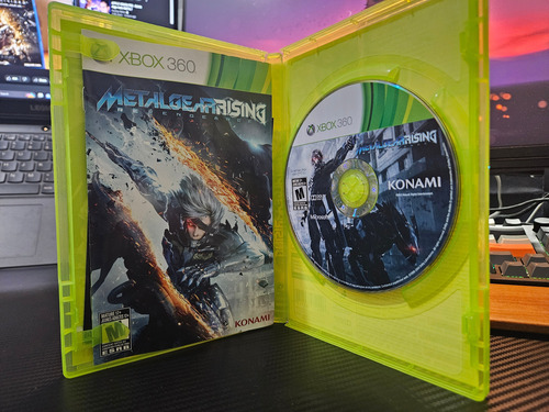 Metal Gear Rising Revengeance / Xbox 360 (Usado)