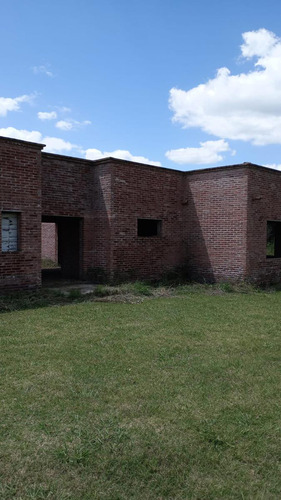 Quinta En Venta - 8 Dormitorios 5 Baños - Cocheras - 14.800mts2 - Salto