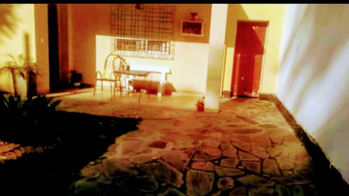 Vendo..casa Tres Ambientes En Hurlingham.