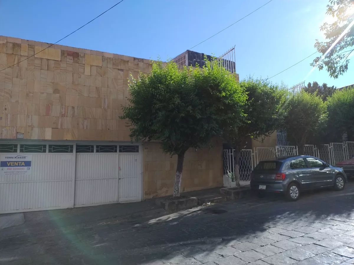 Casa En Zacatecas, A 1 Cuadra De La Alameda Y Centro , Grande