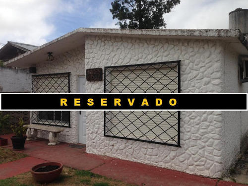 Reservada - Sitio Vende - Casa De Tres Dormitorios