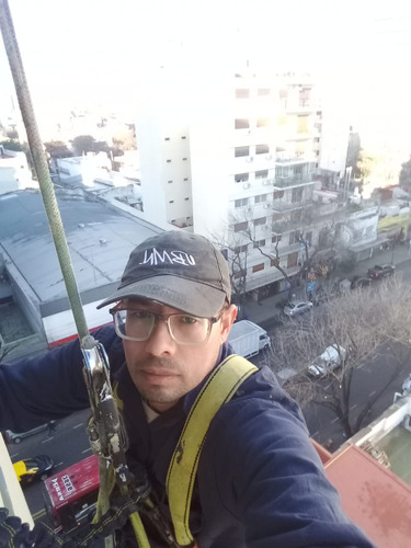 Silletero Trabajo Limpia Vidrio Mantenimiento De Medianera