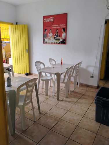 Mercado Com Espaço De Restaurante