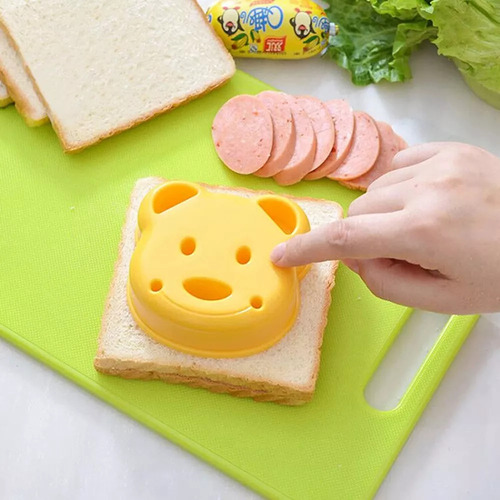 El Pan De Bricolaje Corta Una Variedad De Moldes De Sándwich
