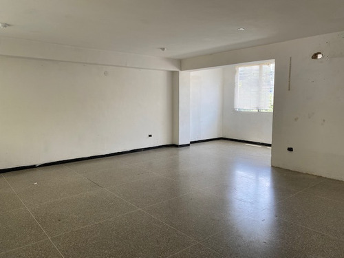Imagen 14 de 30 de Venta De Edificio Educacional En Prados Del Este, Para Colegio O Preescolar Con 12 Salones Mas Patio Amplio Al Aire Libre, Mas Casa Anexa
