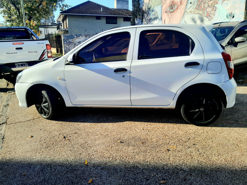 Toyota Etios 1.5 Sedan X