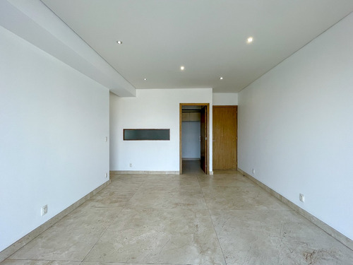 130 M. 2 A 3 Recamaras, Balcón Con Vista Increíble, 3 Baños, 2 Cajones De Estacionamiento, Gimnasio Y Alberca