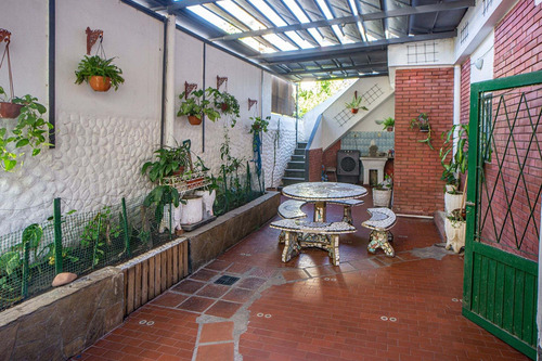 Casa En Venta Barrio Arroyito 3 Habitaciones.