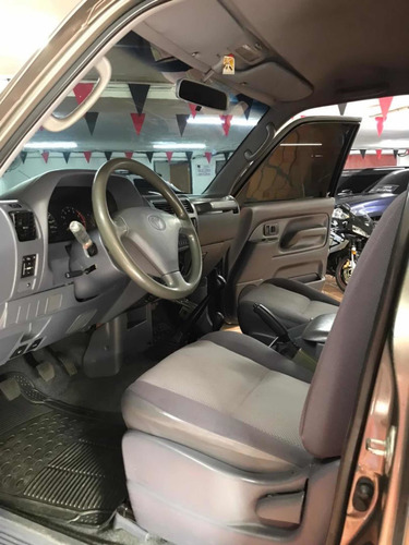 Imagen 8 de 11 de Toyota Meru 2.7 4x4