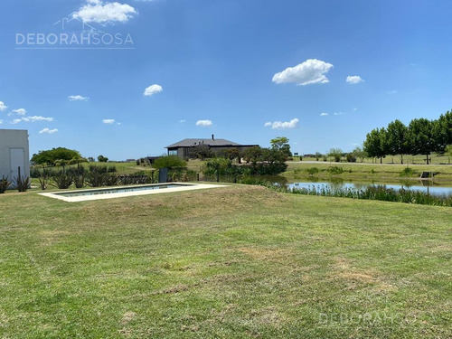Imagen 4 de 28 de Linda Casa Estilo Moderno Con Salida A La Laguna - El Canton