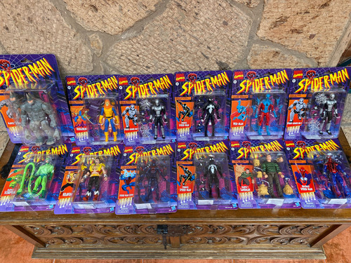 Marvel Comics Spiderman Retro Rhino (Usado)
