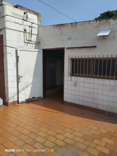 Imagen 3 de 8 de Venta -casa-locales (con Dos Locales Pb) En Plena Avenida De Puente Hierro